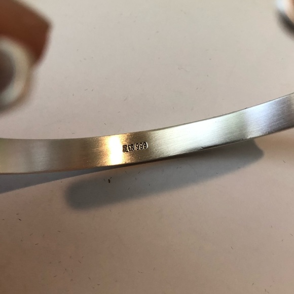 Silver bangle with Tibetan prayer protection - Picture 2 of 3